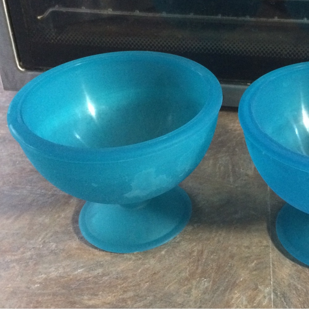 2 Freezable Ice Cream Bowls Frozen Dishes Ice Packs Teal Blue